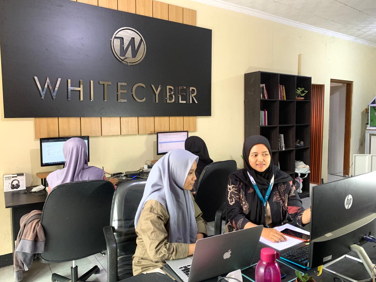 Aktivitas Magang Mahasiswa UNIMUS di Whitecyber